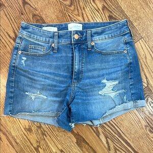 Women’s High Rise Midi Jean Shorts. Size 6/28. Like New Condition.